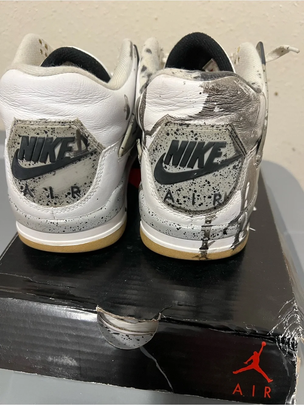 Air Jordan 4 Retro Men’s Sneakers - White/Black/Cement